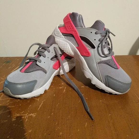 girls nike trainers 2.5